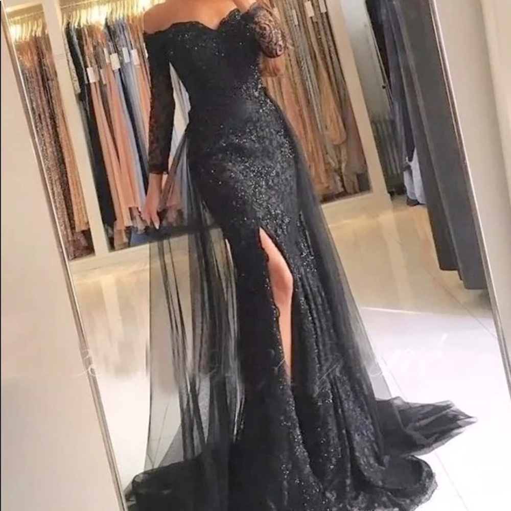 Trumpet/mermaid Long Sleeves Off-the-Shoulder Sweep Train Tulle Lace Dress